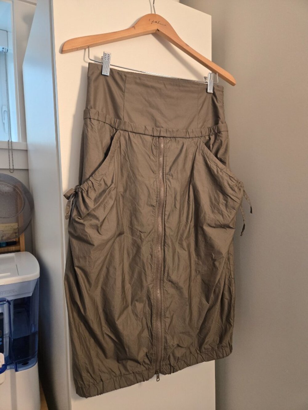 Sarah Pacini taupe calf length skirt